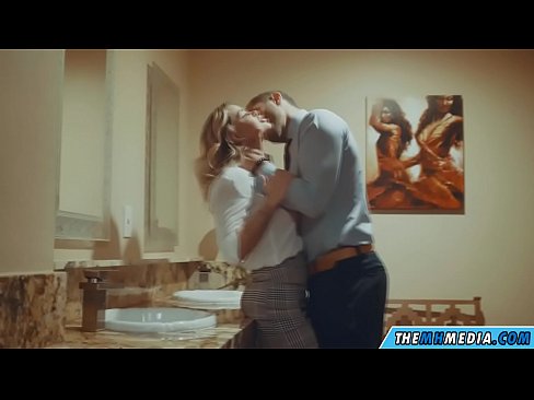 ❤️ Кад те прсата плавуша заведе у јавном тоалету Секс видео на sr.thebestfetishsites.ru